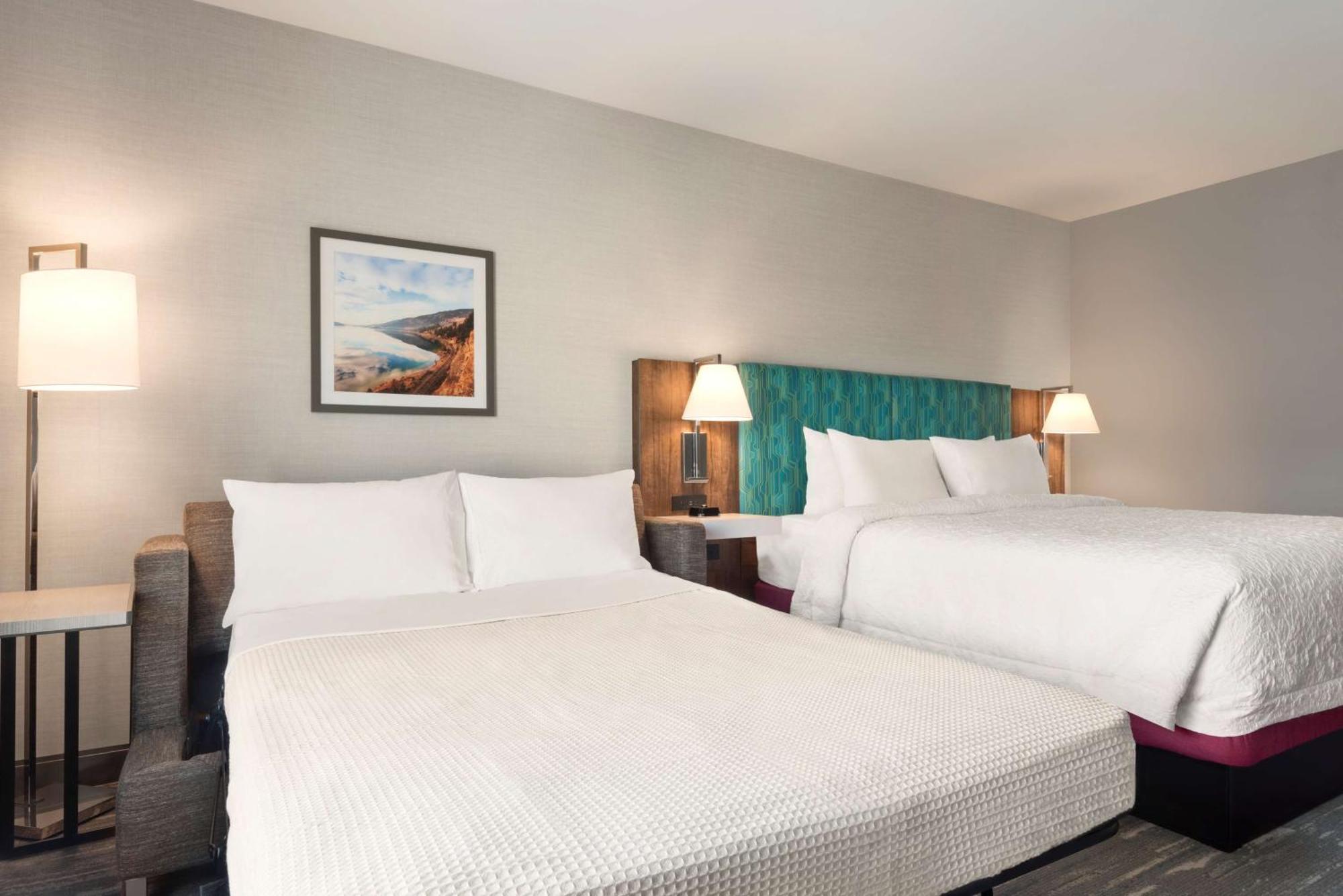 Hampton Inn & Suites Kelowna, British Columbia, Canada Exterior photo