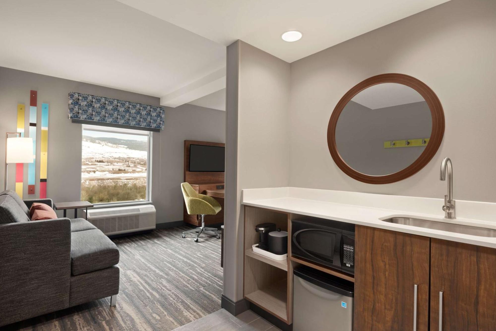 Hampton Inn & Suites Kelowna, British Columbia, Canada Exterior photo