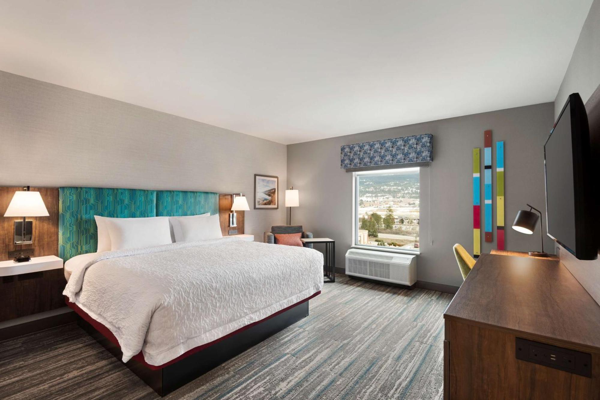 Hampton Inn & Suites Kelowna, British Columbia, Canada Exterior photo