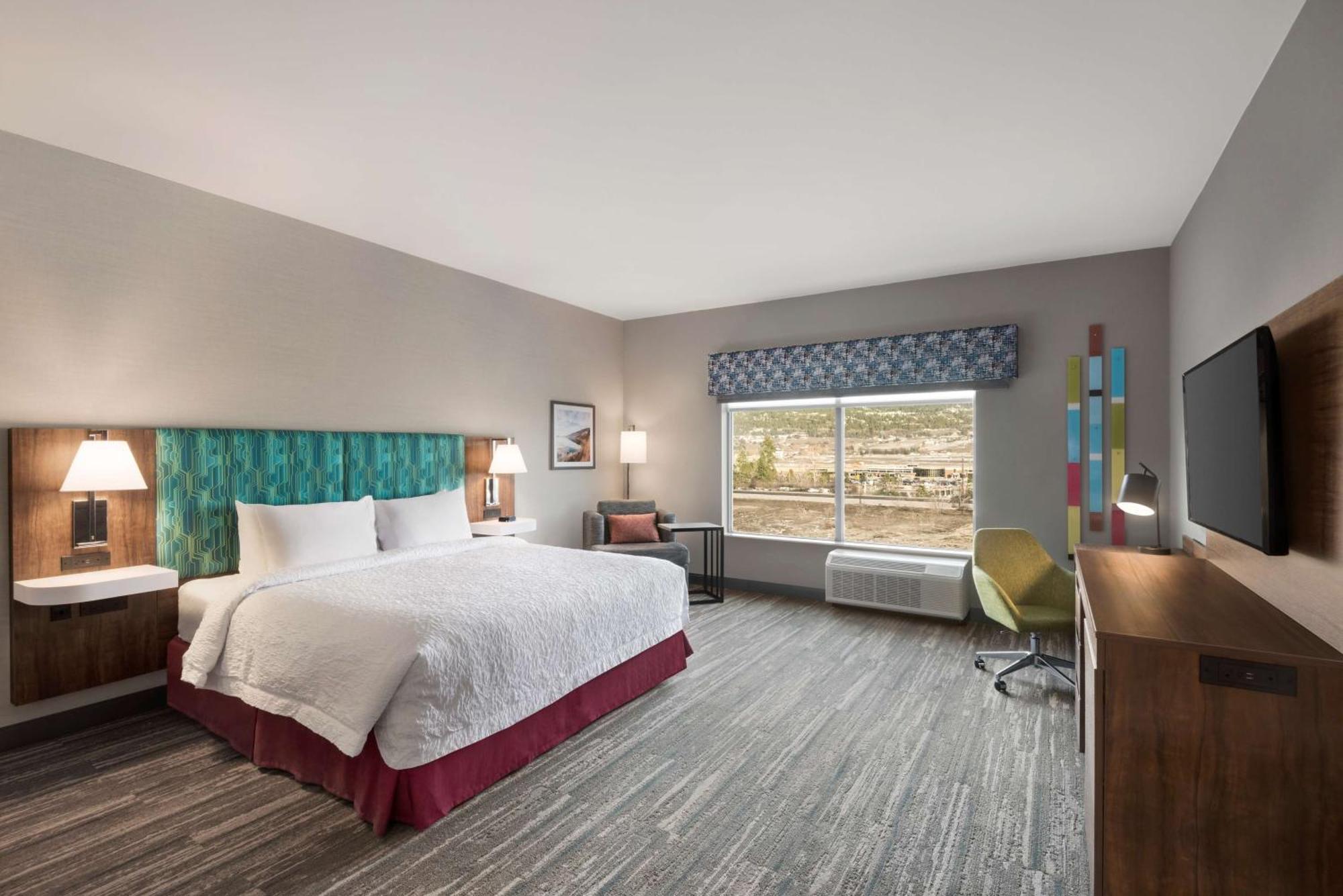 Hampton Inn & Suites Kelowna, British Columbia, Canada Exterior photo